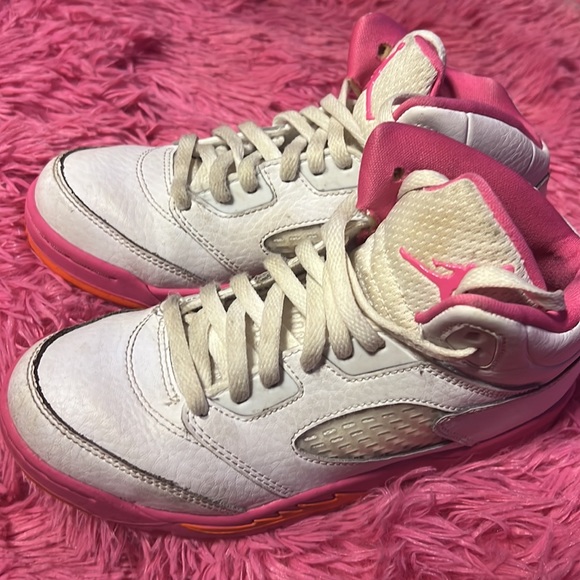 Pink and white Jordan size 2 - Picture 3 of 3